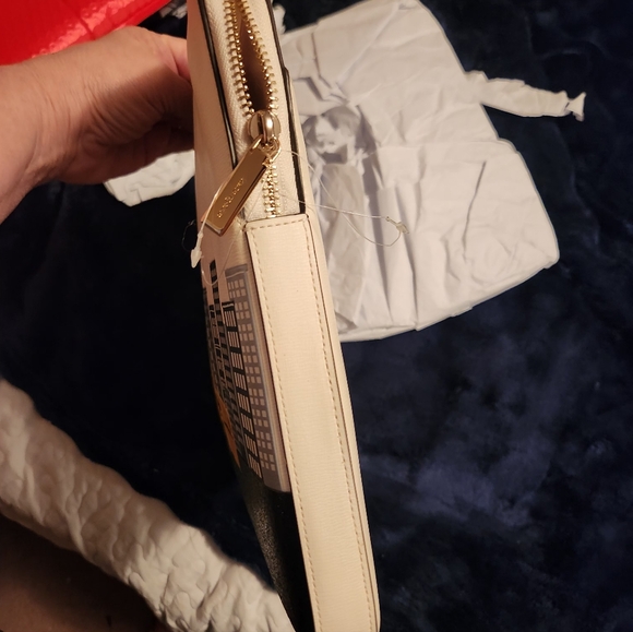 Kate Spade Taxi Laptop Sleeve - Picture 7 of 7